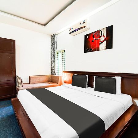 Super Collection O Kazhakuttam Near Al Saj Convention Centre Hotel Andurkonam Exterior photo