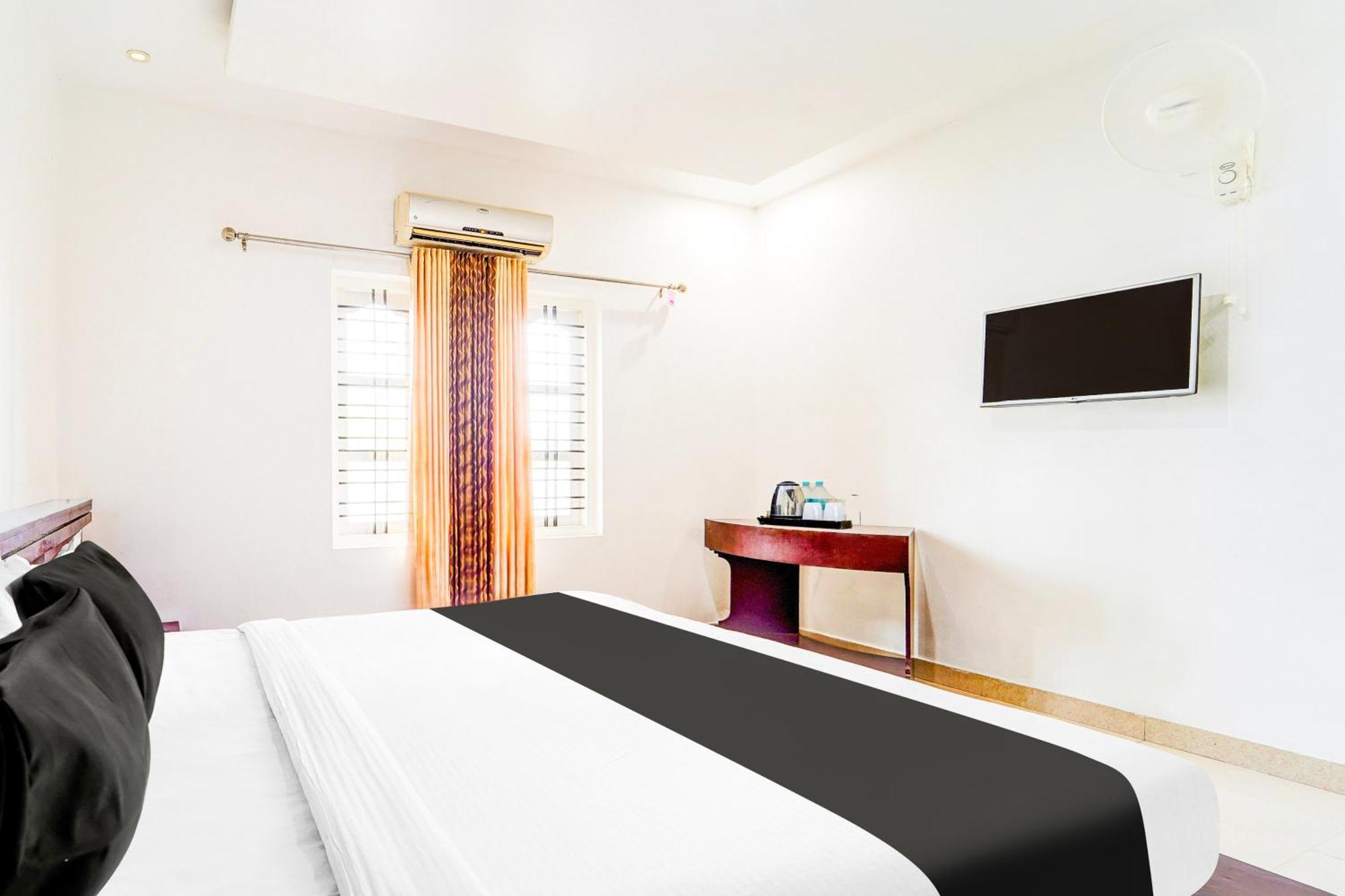 Super Collection O Kazhakuttam Near Al Saj Convention Centre Hotel Andurkonam Exterior photo