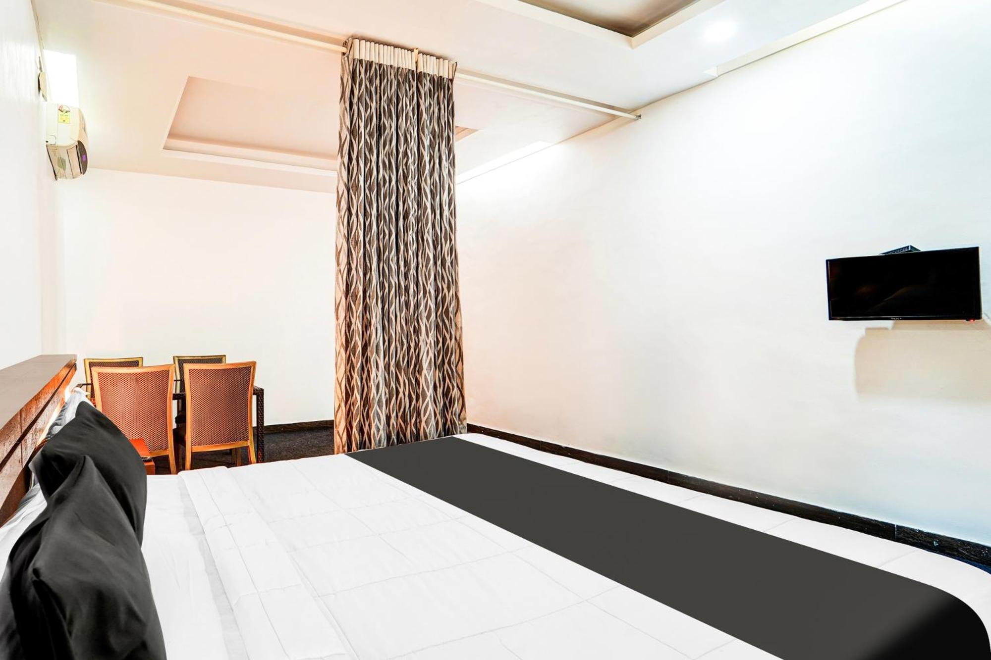 Super Collection O Kazhakuttam Near Al Saj Convention Centre Hotel Andurkonam Exterior photo