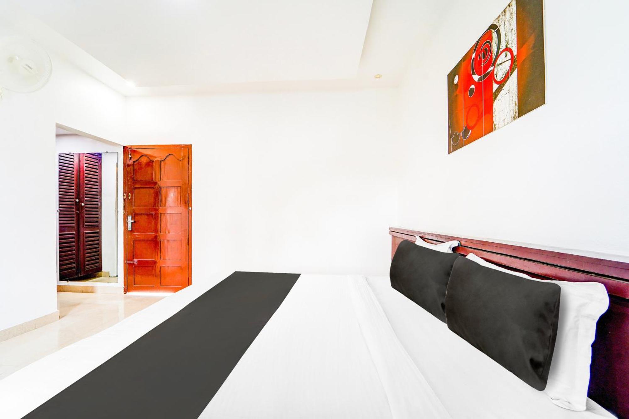 Super Collection O Kazhakuttam Near Al Saj Convention Centre Hotel Andurkonam Exterior photo