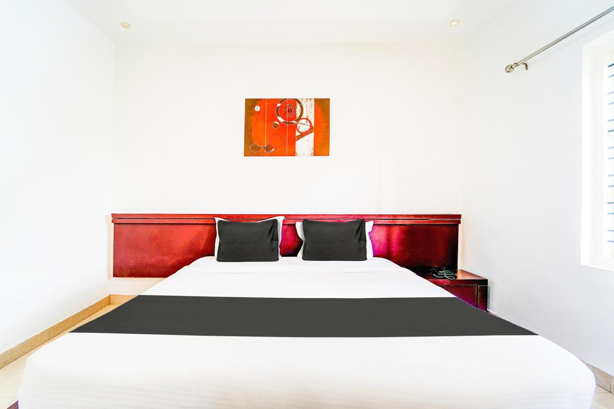 Super Collection O Kazhakuttam Near Al Saj Convention Centre Hotel Andurkonam Exterior photo