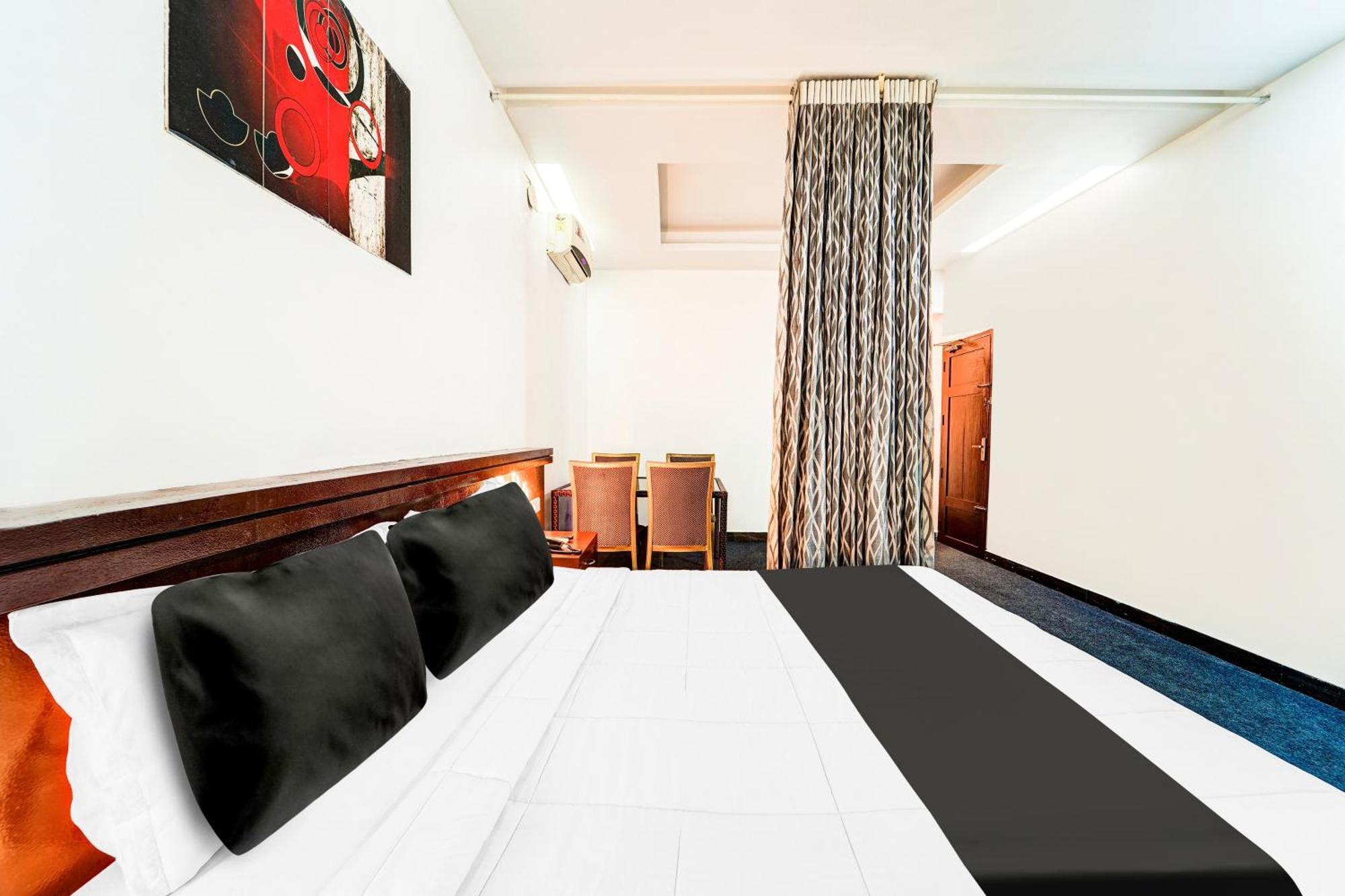Super Collection O Kazhakuttam Near Al Saj Convention Centre Hotel Andurkonam Exterior photo