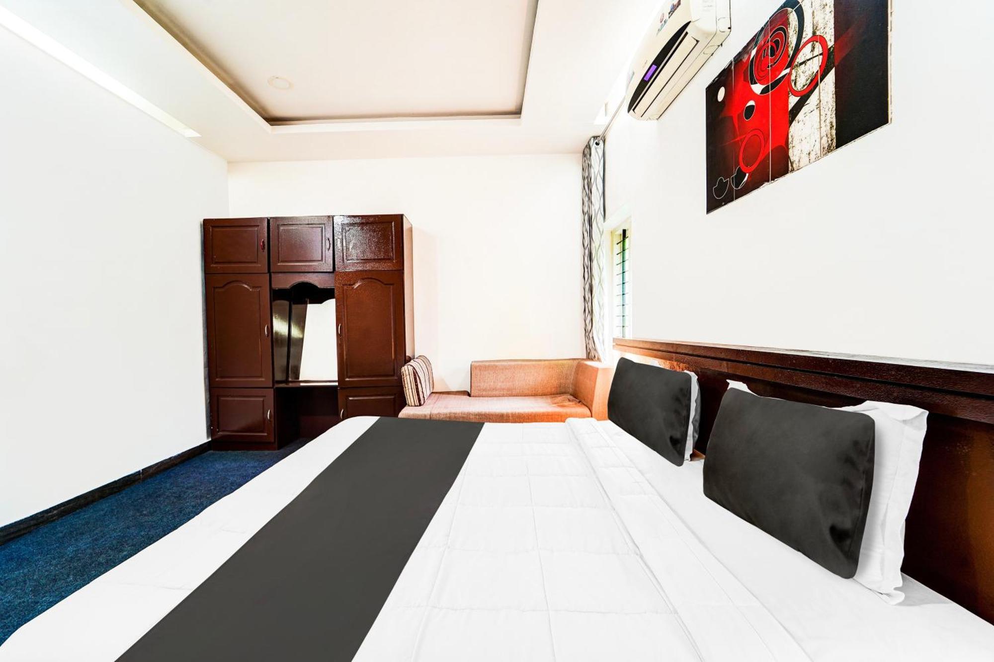 Super Collection O Kazhakuttam Near Al Saj Convention Centre Hotel Andurkonam Exterior photo